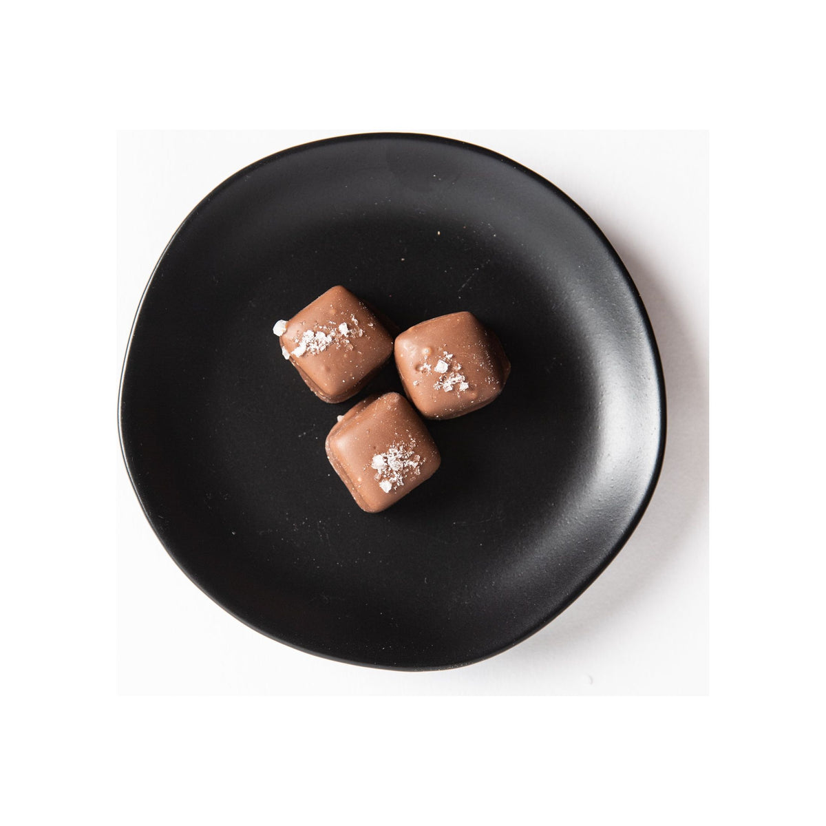 Bixby Chocolates’ Milk Chocolate Sea Salt Caramels (6 Pouches) are square candies finished with flaky sea salt—perfect for any sweet craving.